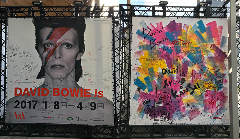 Davidbowieis_08